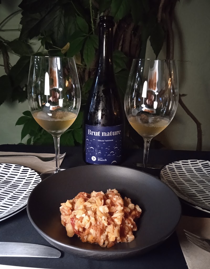 ESPAI VI CERDANYOLA — Comida y bebida