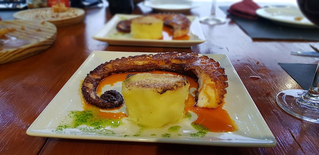 CERRADO POR VACACIONES — Comida y bebida