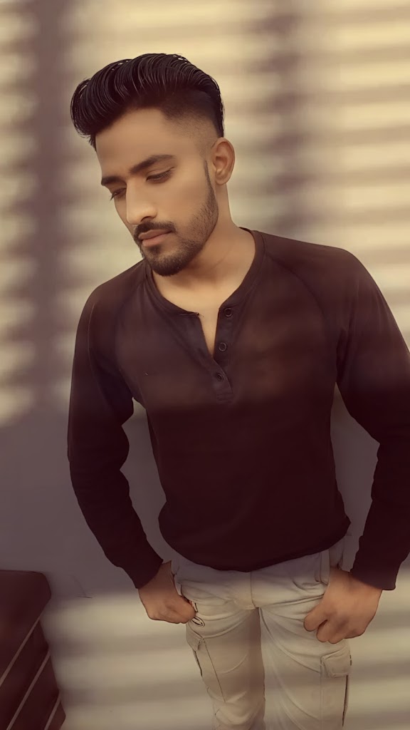 Blacksaffron Unisex Salon