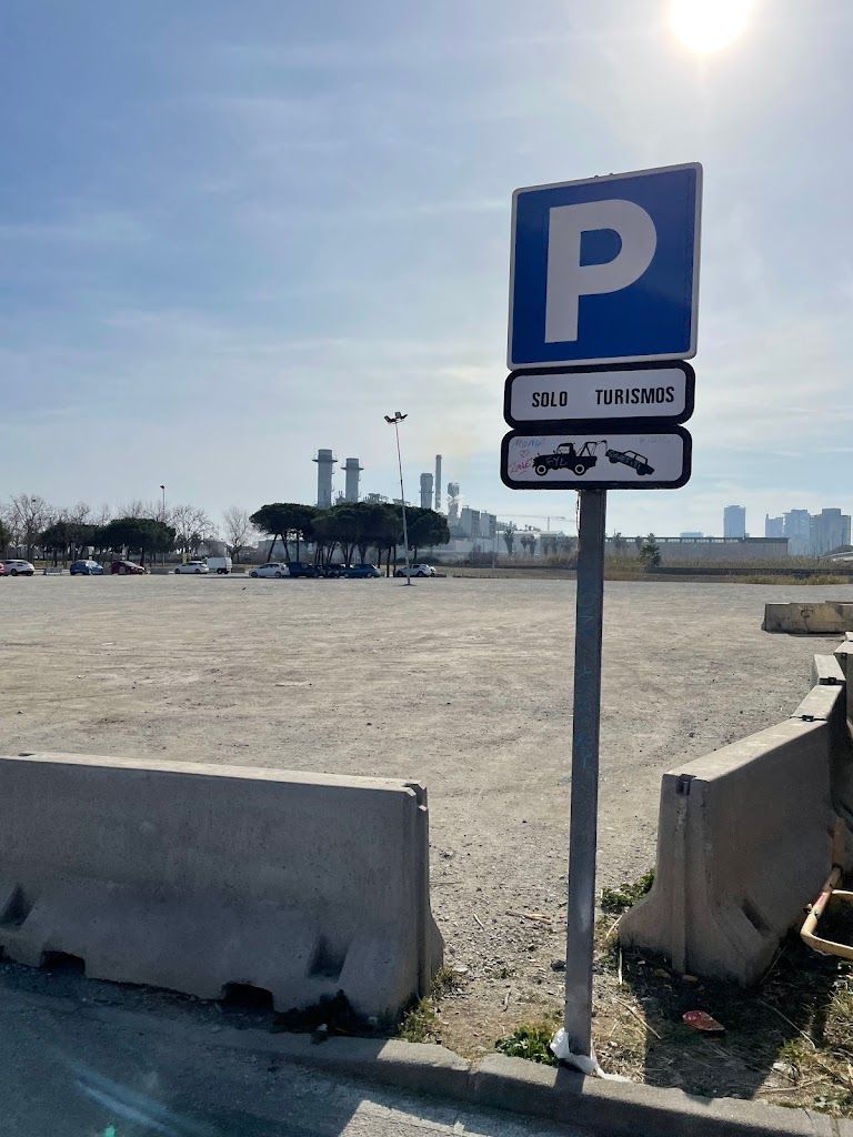 Av. d'Eduard Maristany, 76 Parking