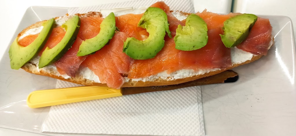 Cafe-Bar Aqua — Comida y bebida