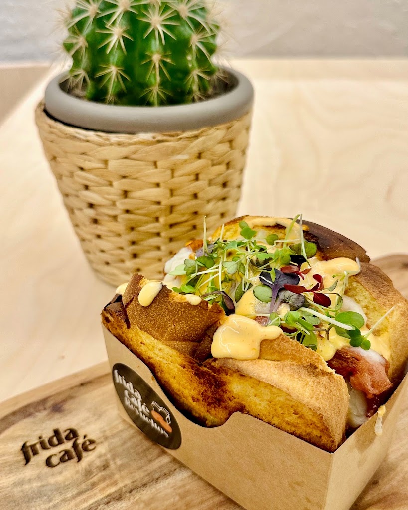 Frida Cafe Roncesvalles | Specialty Coffee - Beer & Street Food — Comida y bebida