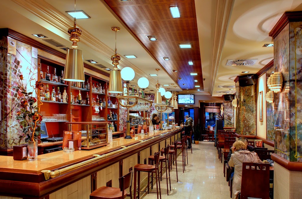 Cafe Plaza — Ambiente