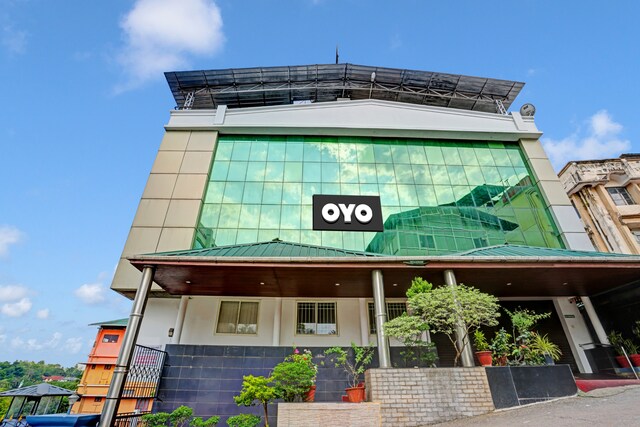 Super Oyo Collection O Narendra Regency