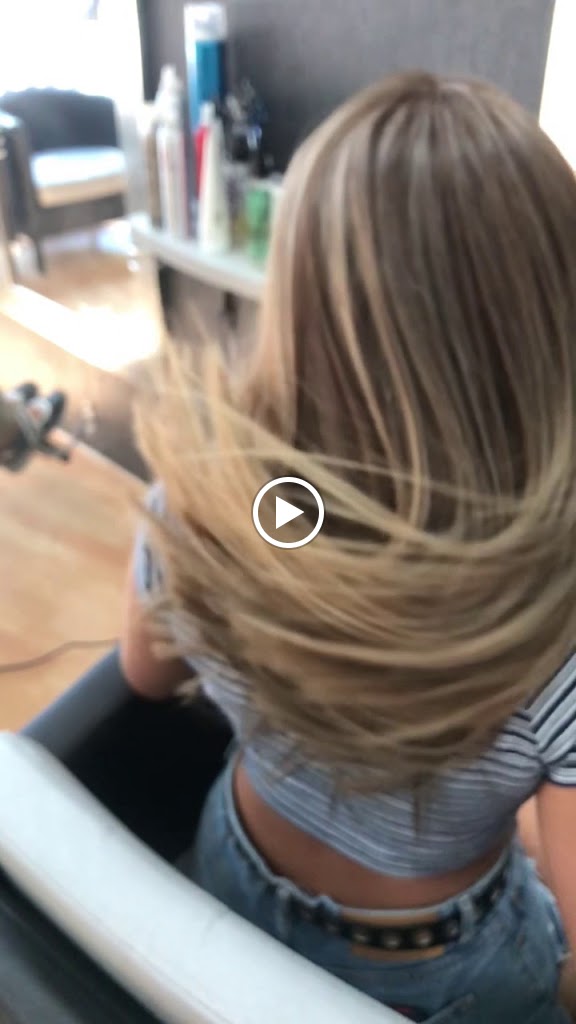 Miryan Perruquers — Videos