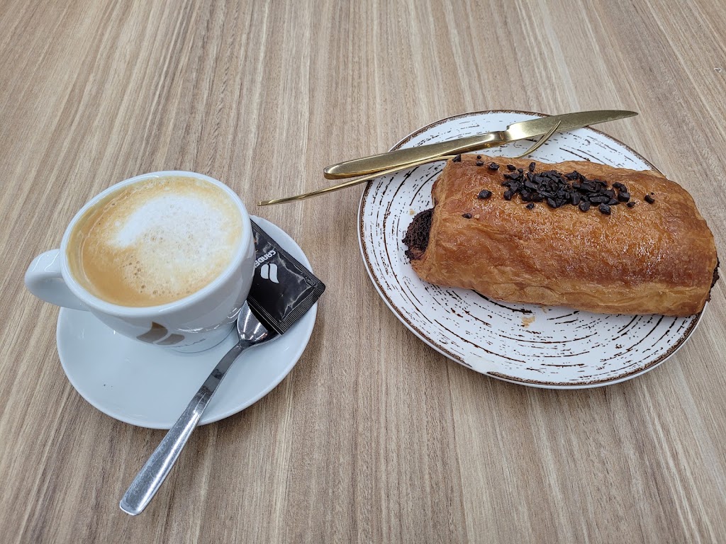Tres Caprichos * Cafeteria Pasteleria — Pastel