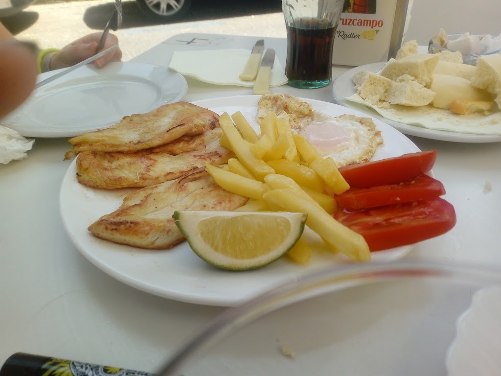 Cafe Bar Los Manueles — Comida y bebida