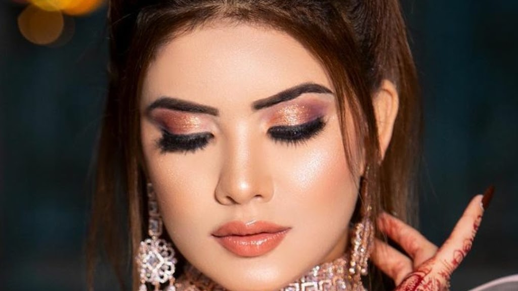 Matrix Family Salon Aliganj