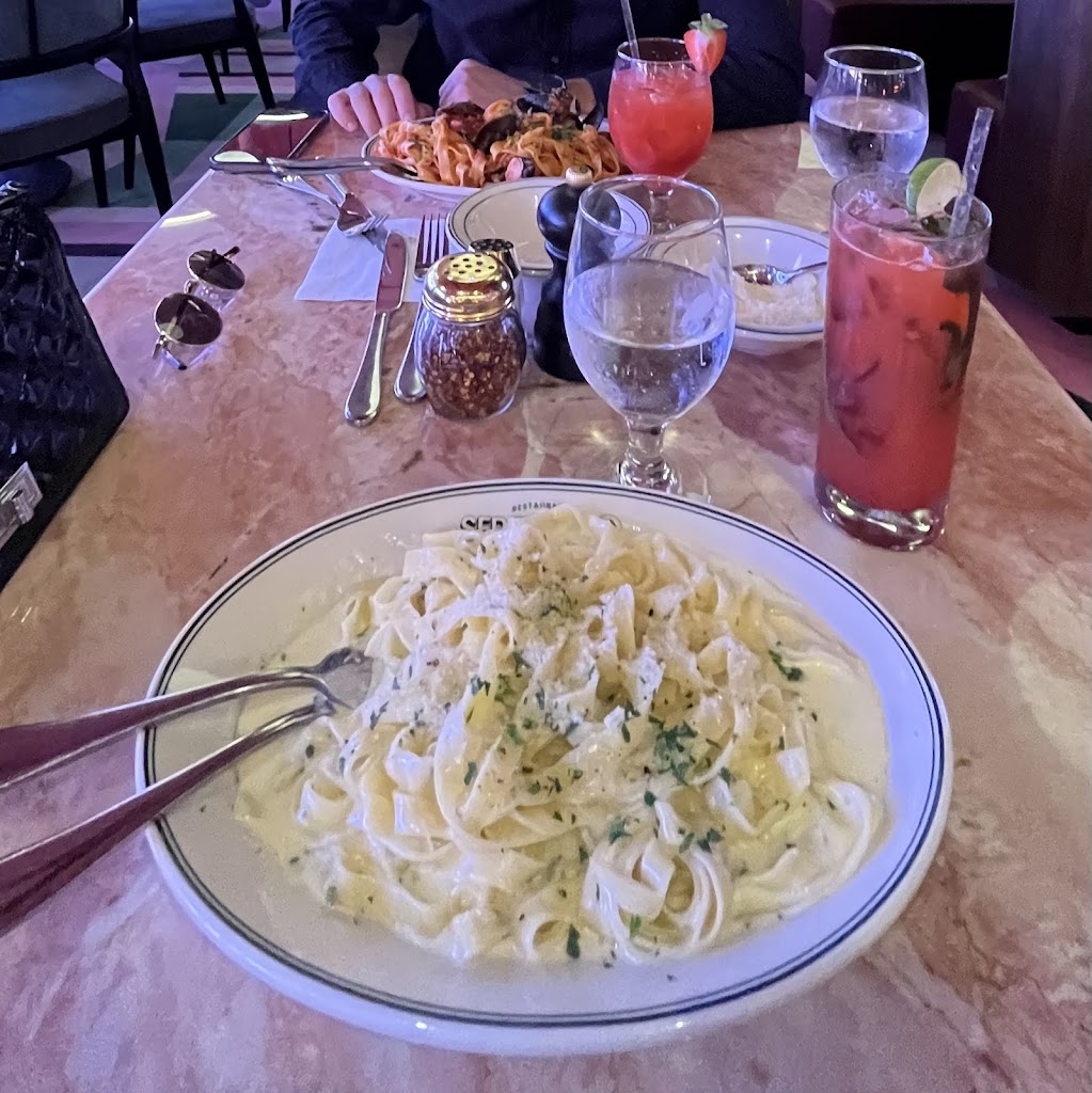 Fettuccine Alfredo