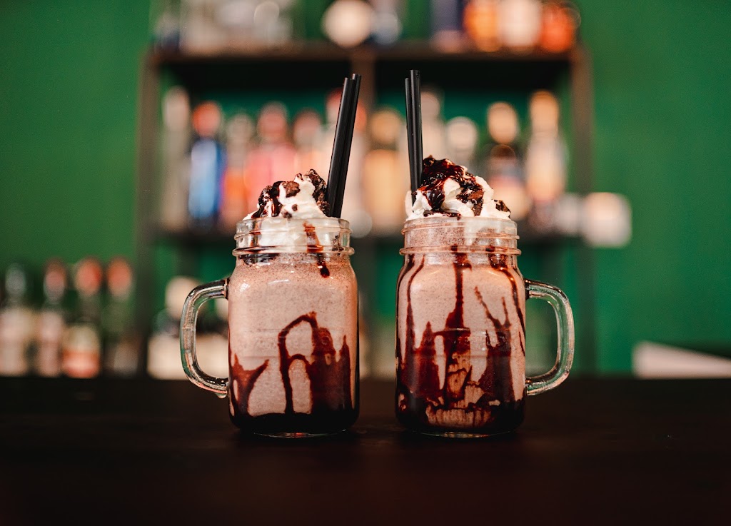 Fahsi Lounge — Comida y bebida