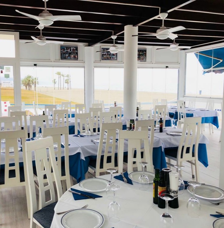 Restaurante-Chiringuito LA BARRACA — Ambiente