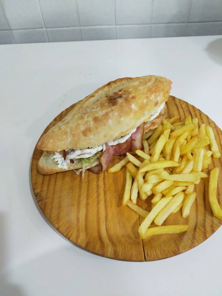 Bagueteria El Lebri — Comida y bebida