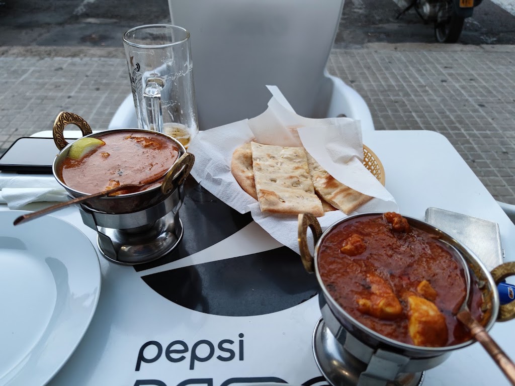 Taj Mahal Restaurant — Comida y bebida