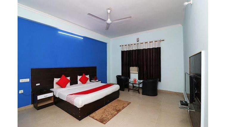 Oyo 43014 Hotel Hallmark