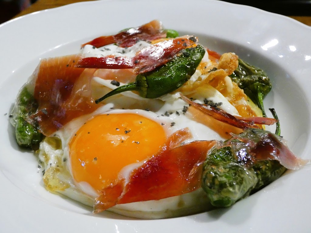 Katavi - Wine bar & Gourmet — Comida y bebida