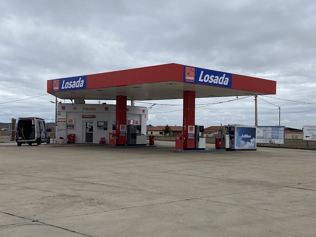 Estacion de Servicio LOSADA MONTAMARTA. N-630, km 261 — Exterior