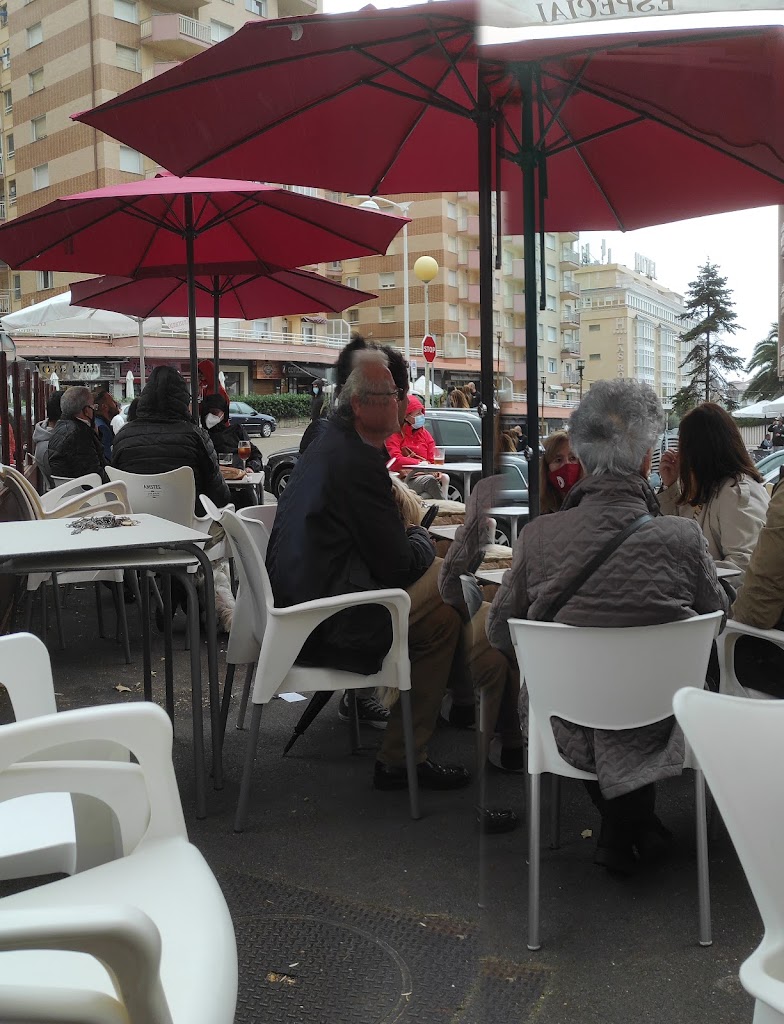 Nuevo Burdeos castro urdiales — Ambiente