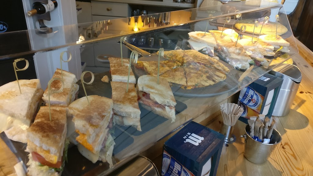 El Refugio Gastrobar — Comida y bebida