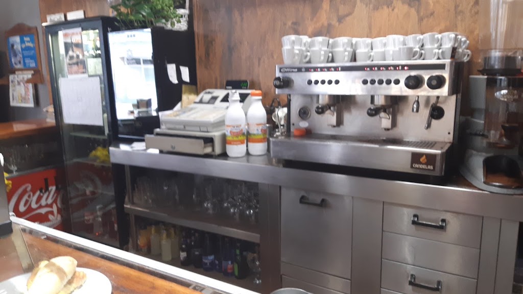 Cafe-Bar Jota L 28 — Ambiente