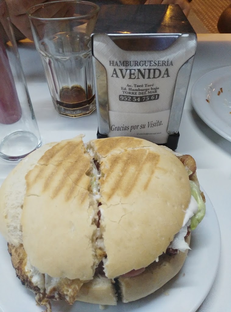 Hamburgueseria Avenida — Hamburguesa