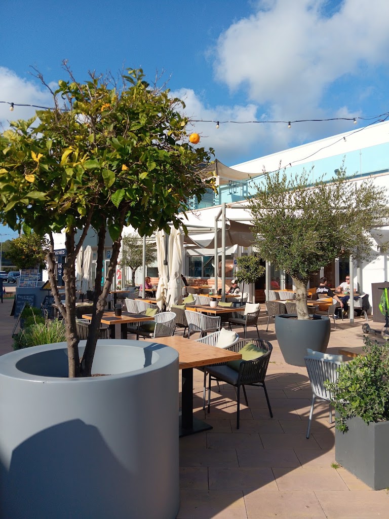 Madame Cabra Pizzeria & Coffee Roastery — Ambiente