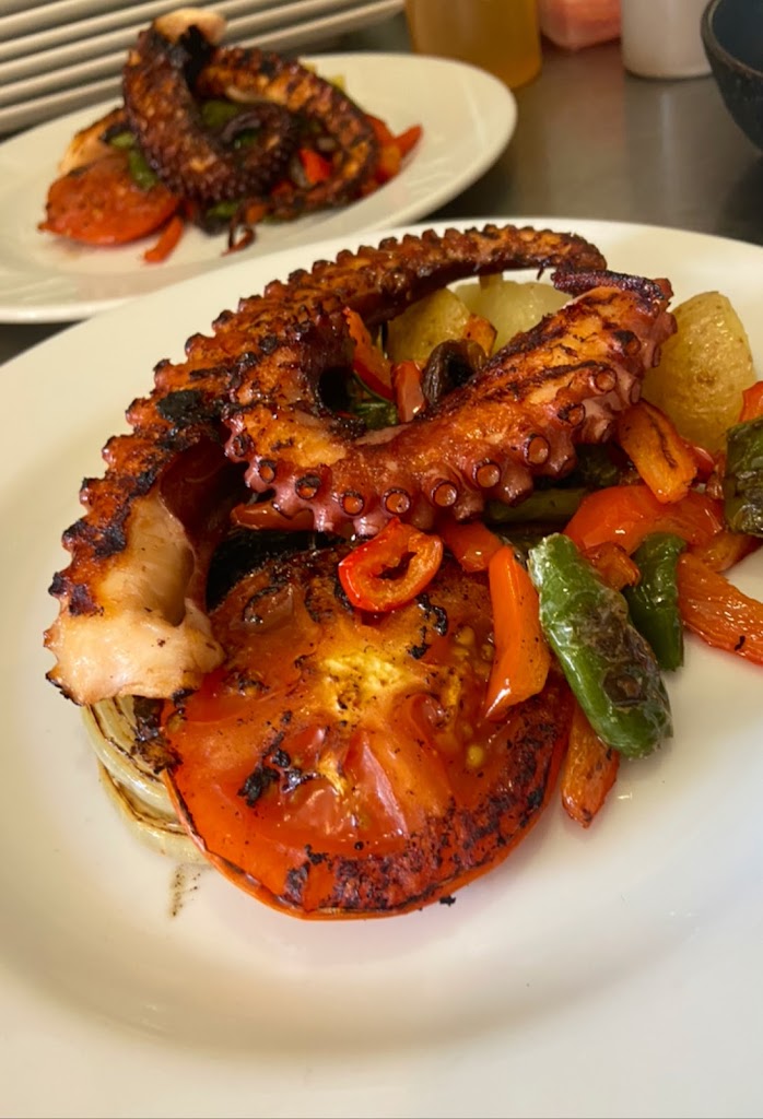 Mes tertulia — Comida y bebida