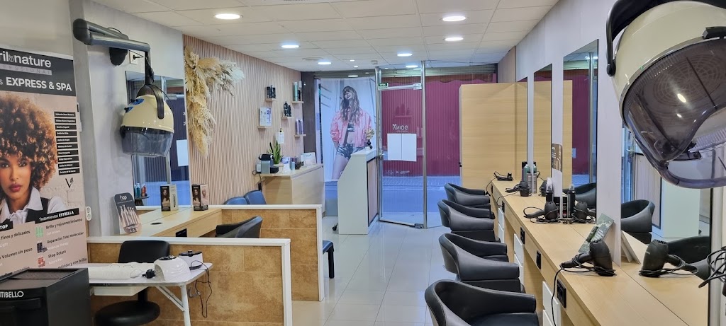 Doina | peluqueria en Vilanova i la Geltru — Peinado