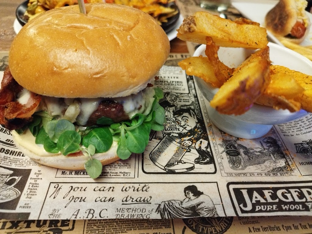 Pub restaurante Ginlab — Comida y bebida