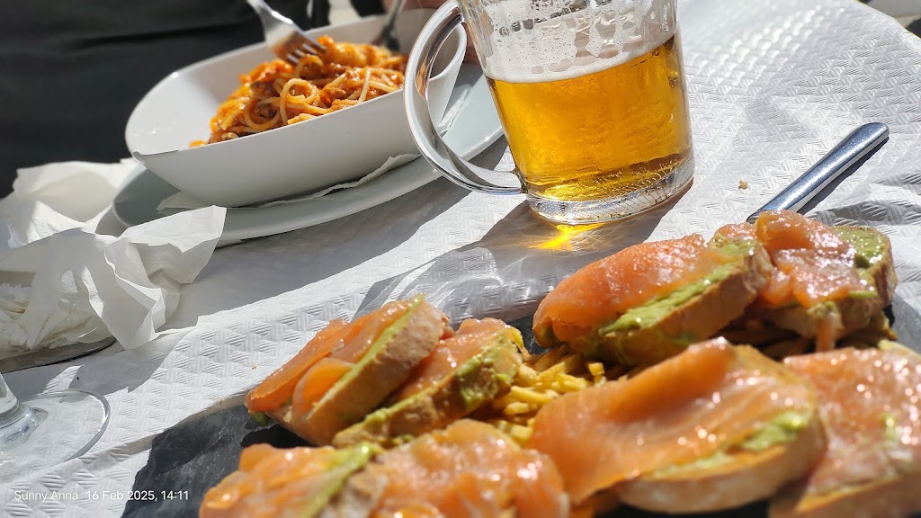 Bar Restaurante La Tralla — Comida y bebida