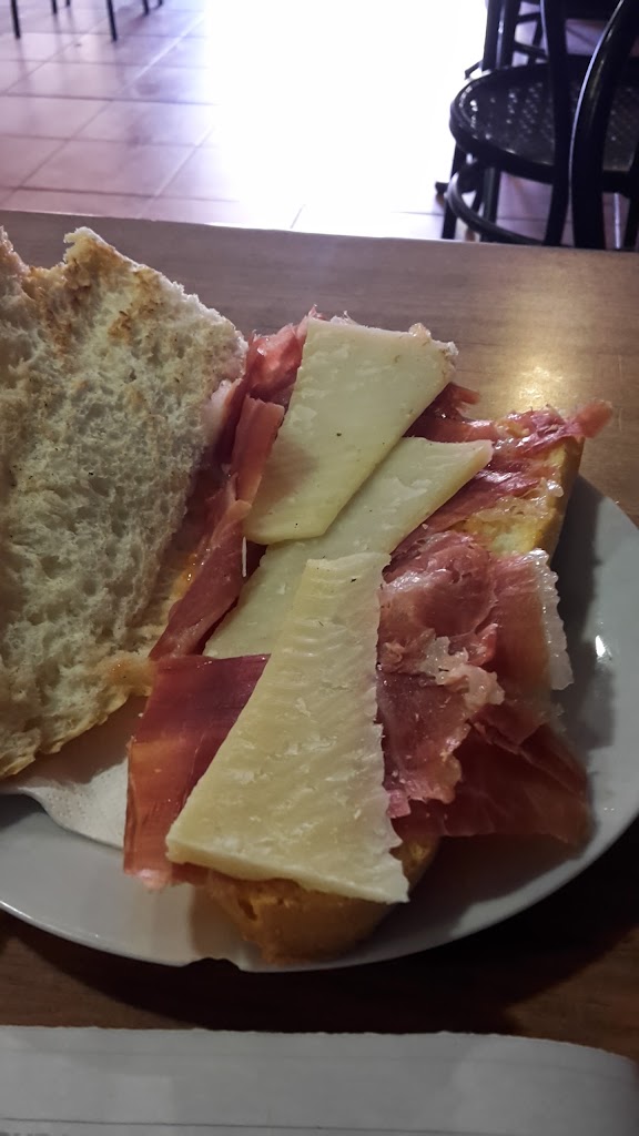 Bar Mirandes — Comida y bebida