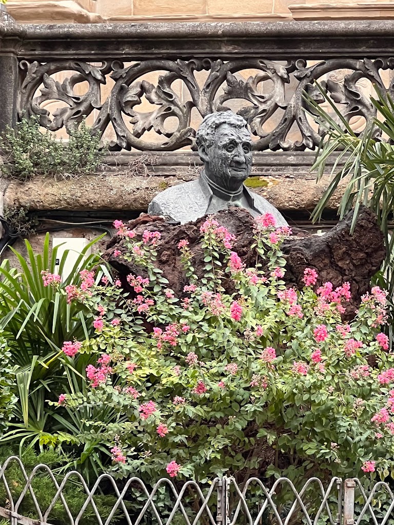 Monument al rector Esteve Ferrer