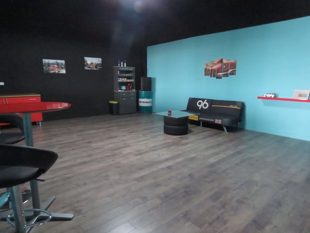 Dieguinho Garage (Taller Planxa i Pintura) — Interior