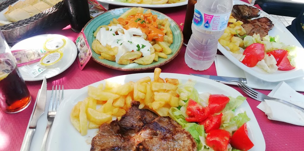 Cafe Bar Linares — Comida y bebida