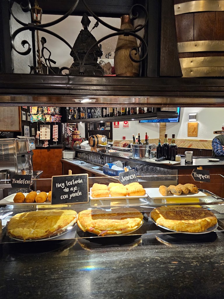 Bar Bodegas Leyre Restaurante — Ambiente