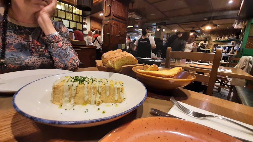 Restaurante Sidreria El Ferroviario — Comida y bebida