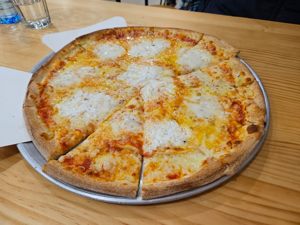Pizzeria American's — Comida y bebida