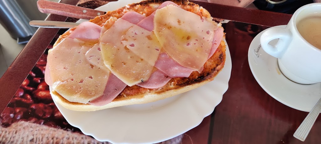 Cafe-Bar El Otro Sitio — Comida y bebida