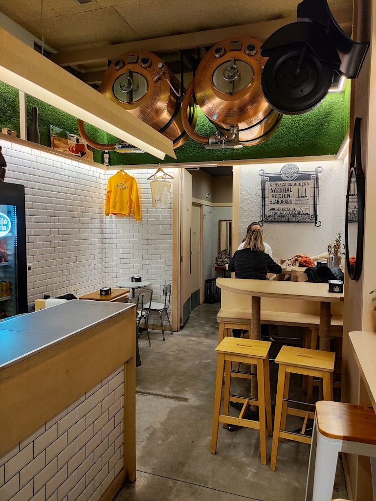 Frida Cafe Roncesvalles | Specialty Coffee - Beer & Street Food — Ambiente