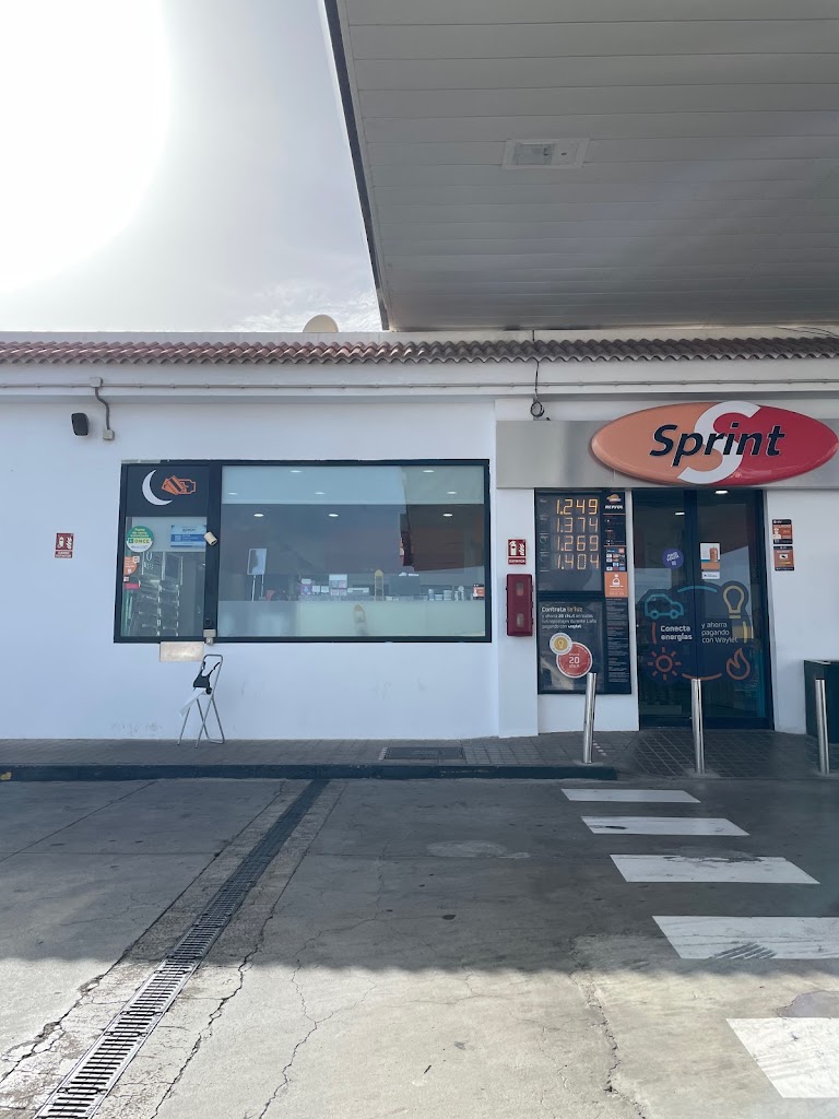 Estacion de Servicio Repsol — Exterior