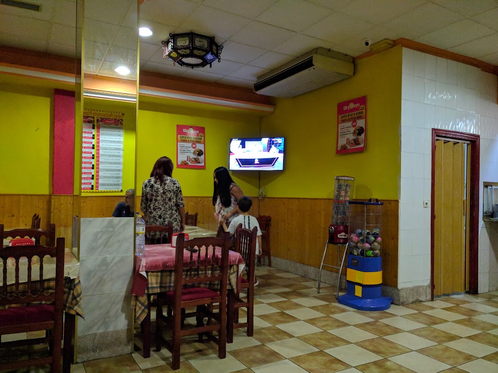 Pizzeria Kebab Restaurante Indio Sky Ways — Ambiente
