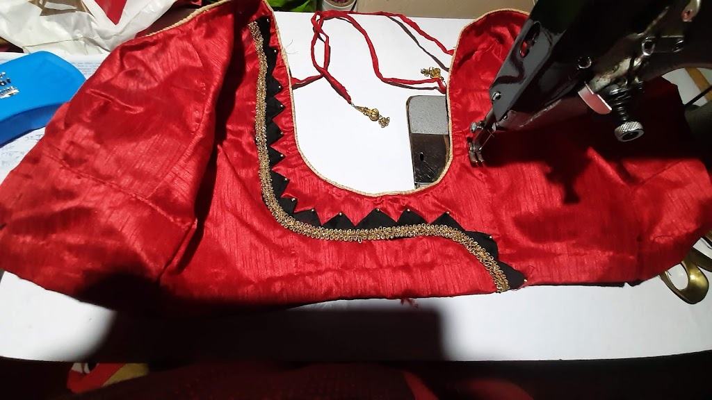 Arati Ladies Tailor And Beautician