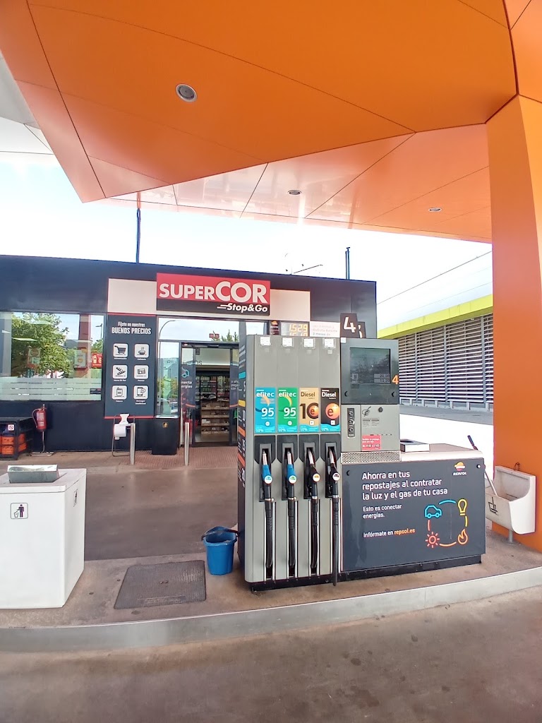 Estacion de Servicio Repsol — Exterior