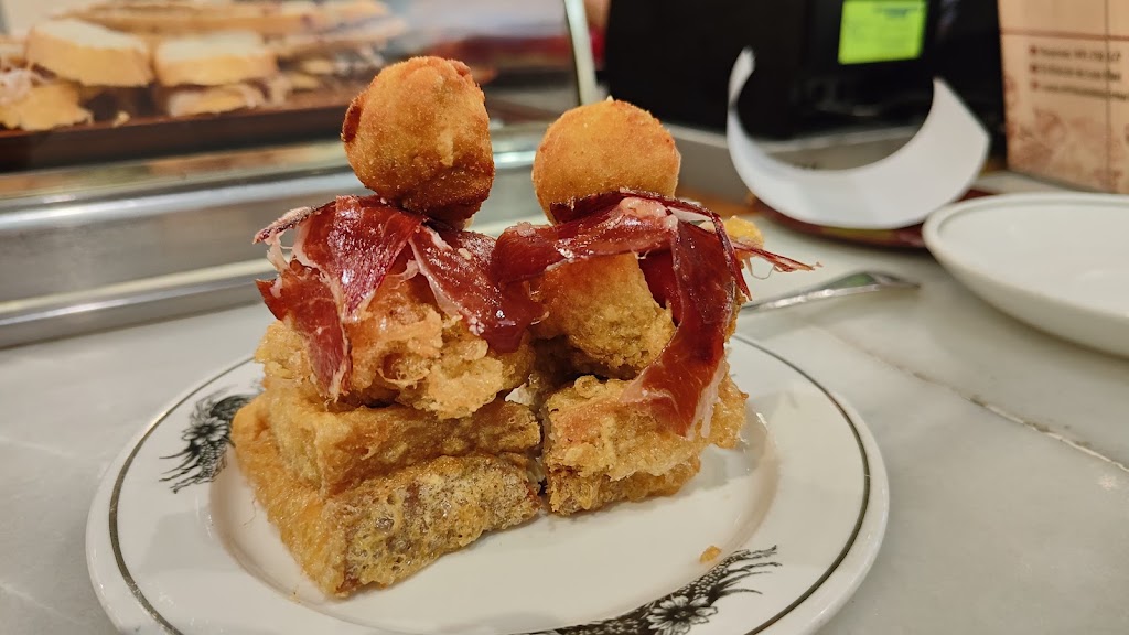 Bar El Rincon de Luis Mari — Comida y bebida