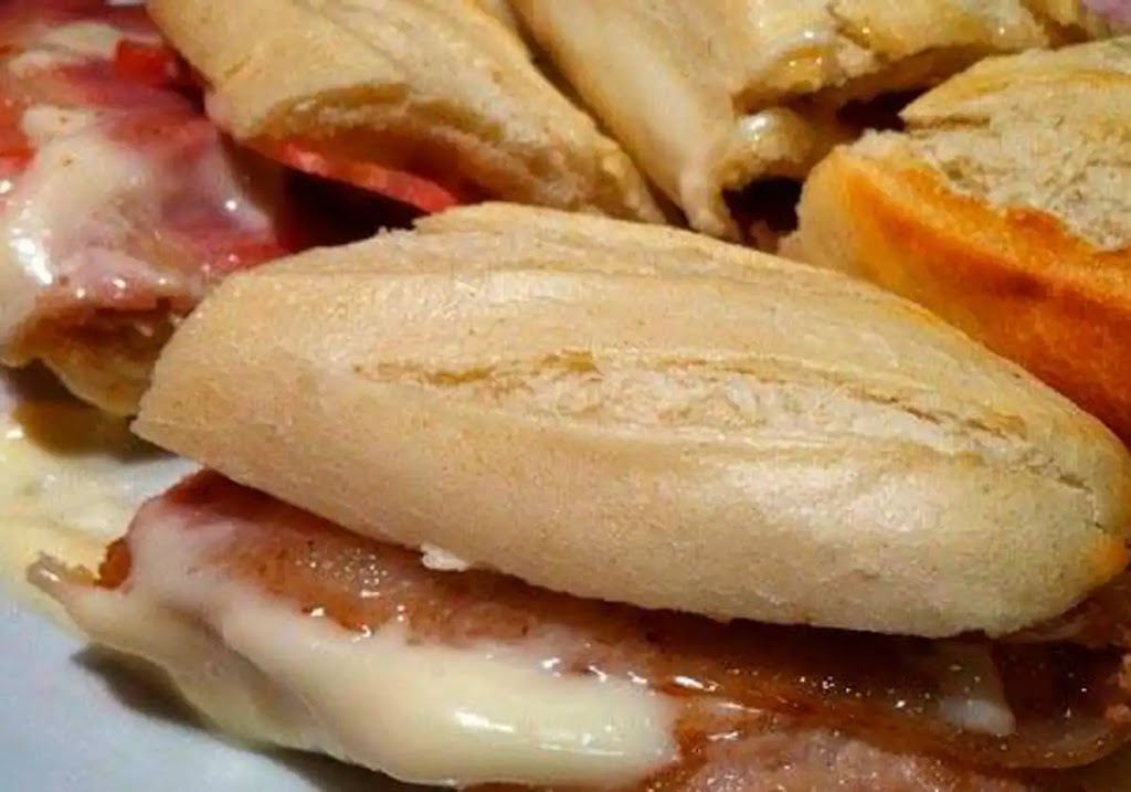 Bucanero Rock Bar Club — Comida y bebida