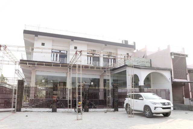 Oyo Angoori Palace