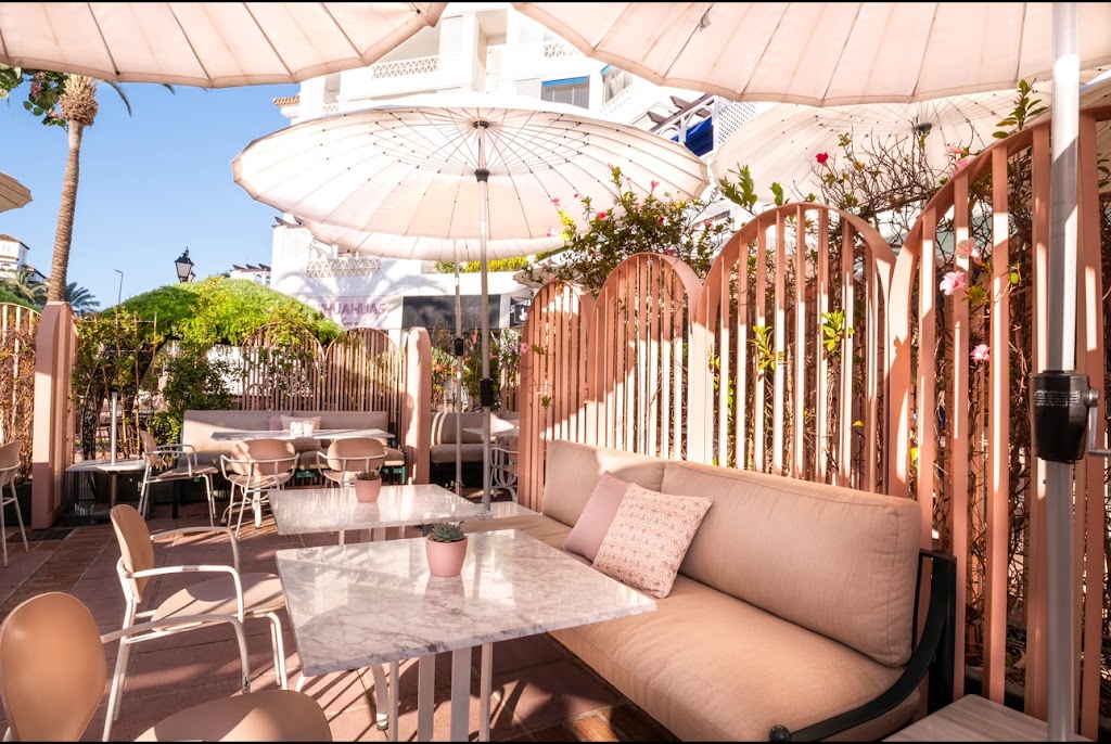 Rosas Cafe Marbella — Ambiente