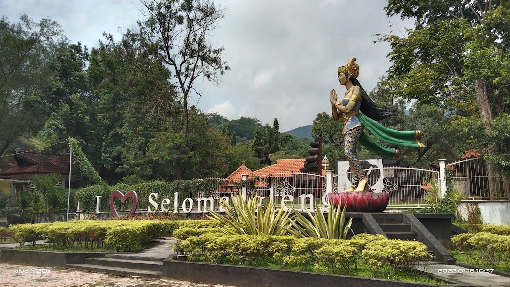 Taman Wisata Goa Selomangleng