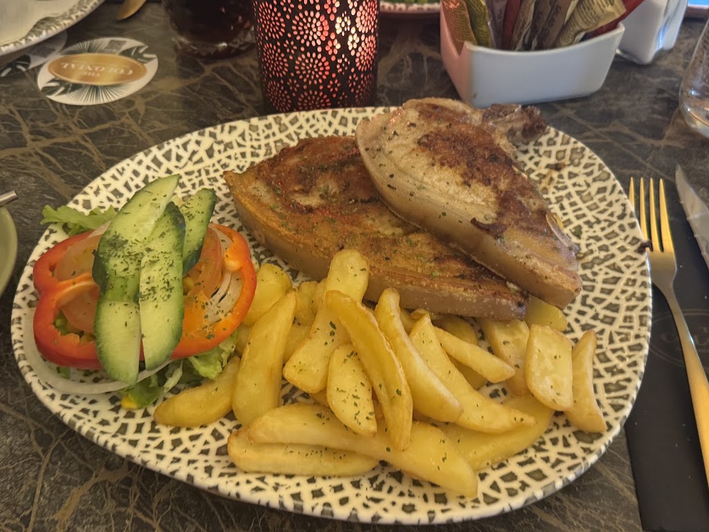 Restaurante Colonial — Comida y bebida