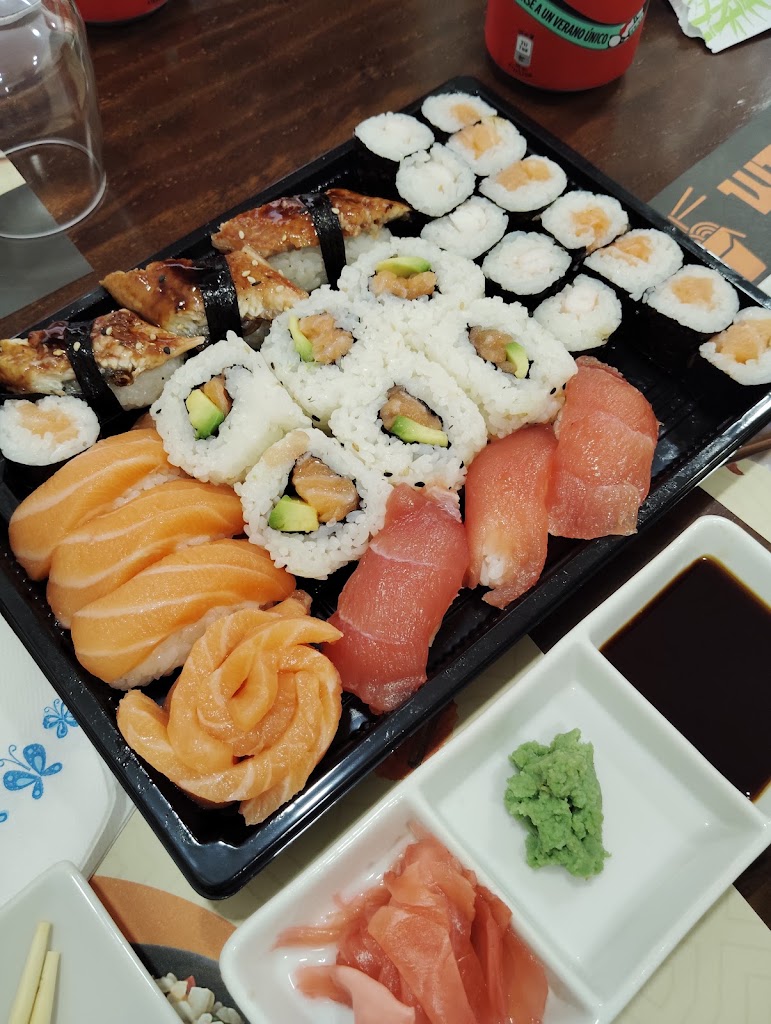 Wok Sushi Home — Comida y bebida
