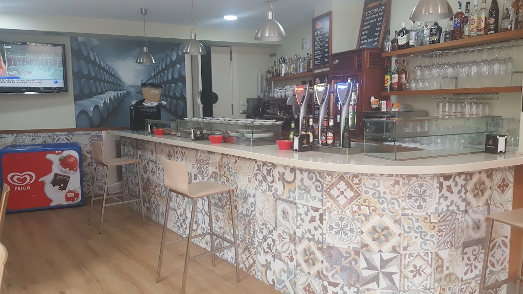 Bar y Cafeteria El Globo. — Ambiente